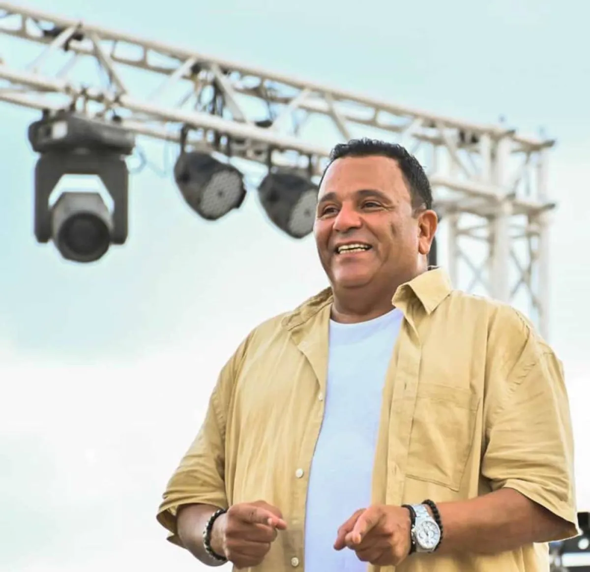 محمد فؤاد من حفل الأمس - الصورة من صفحته الرسمية على الفيس بوك