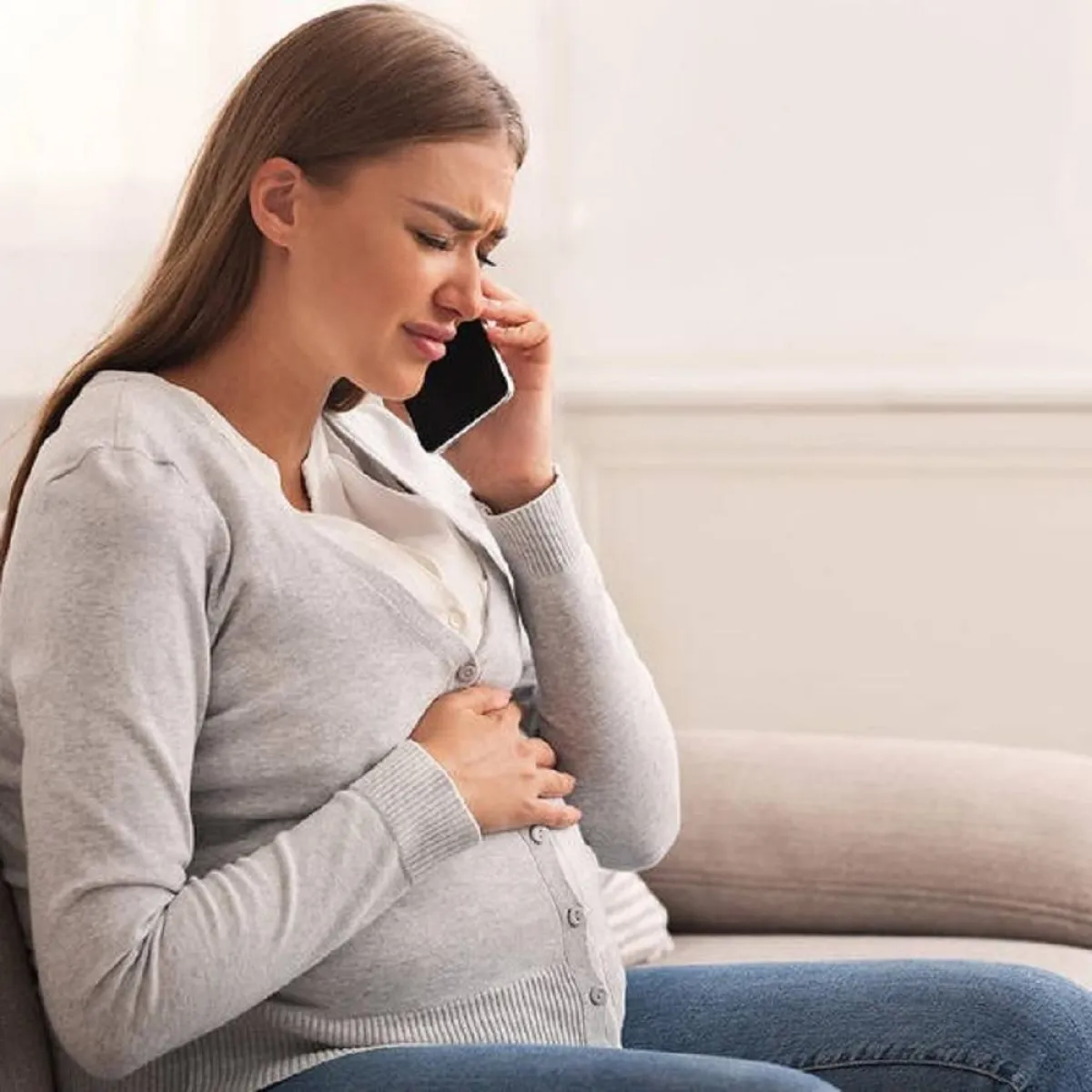 صورة لحامل تتوجع