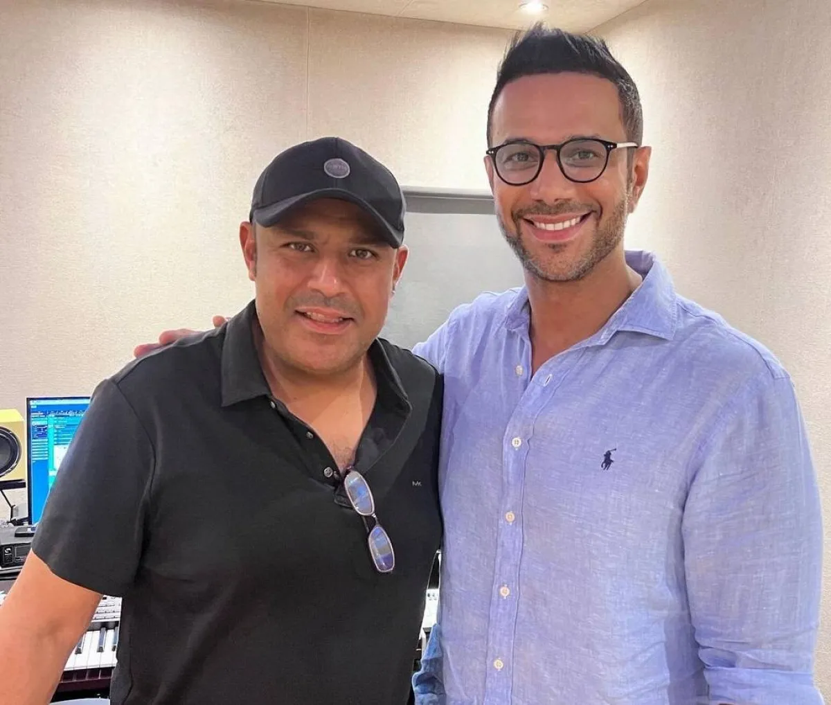 فايز السعيد مع الفنان علي بن محمد-  صورة من صفحته الرسمية على انستغرام