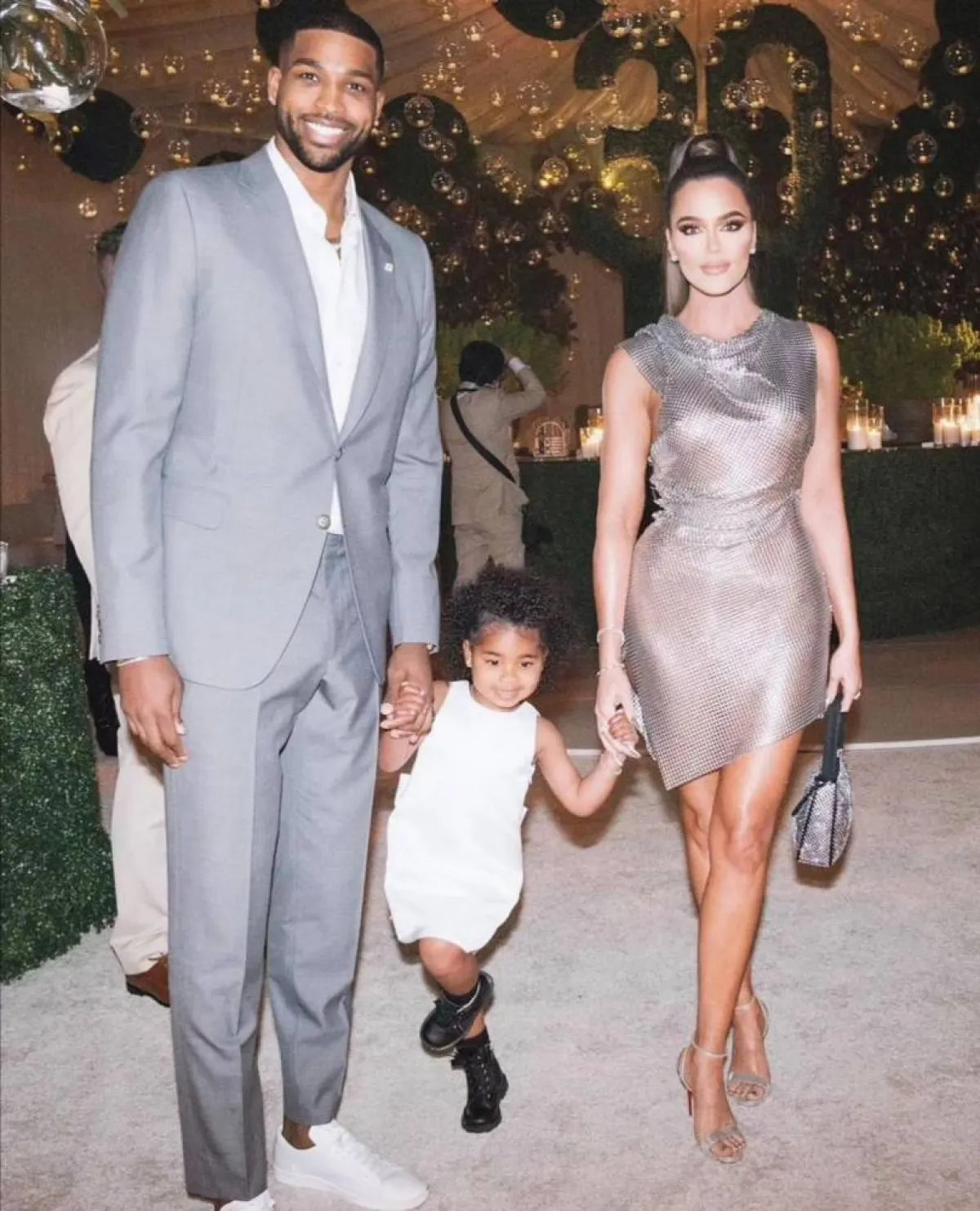 كلوي كاردشيان و تريستان طومسون مع ابنتهما ترو- الصورة من حساب كلوي كاردشيان على إنستغرام