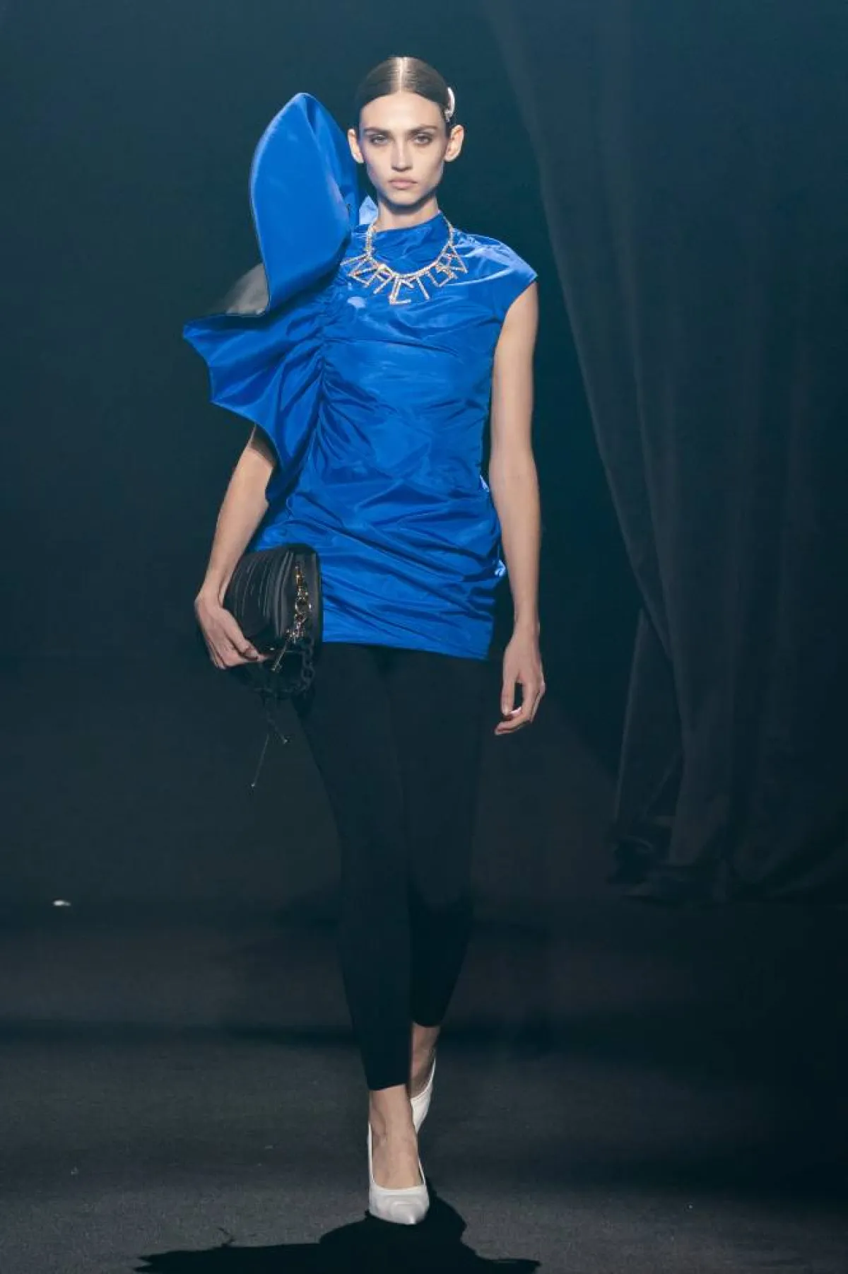 بلوزة باللون الأزرق من تشو تشانغ Chocheng