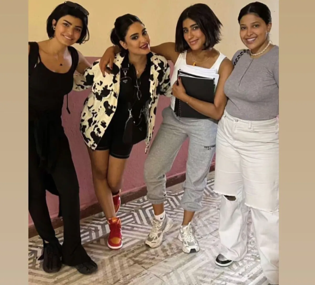 -ليالي الدهراب-لولوه الملا-ليلى عبدالله -ميلا الزهراني- الصورة من حسابها على الانستغرام