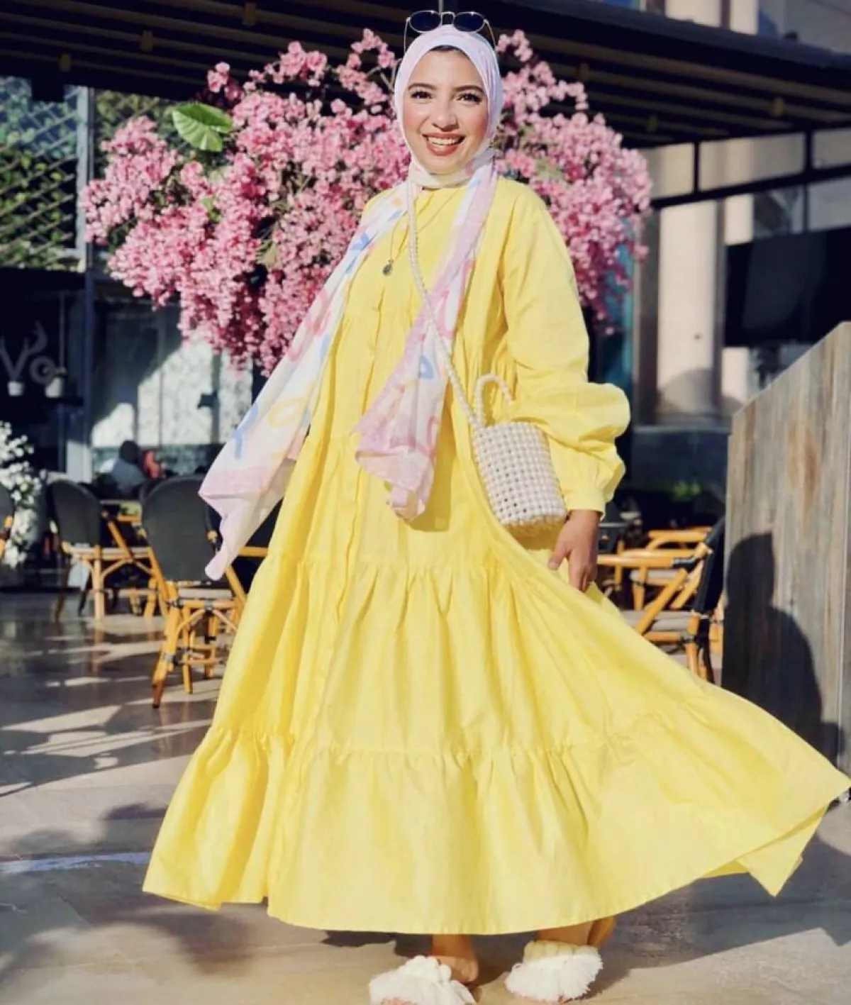 سارة ثروت بفستان مزين بمطاطات