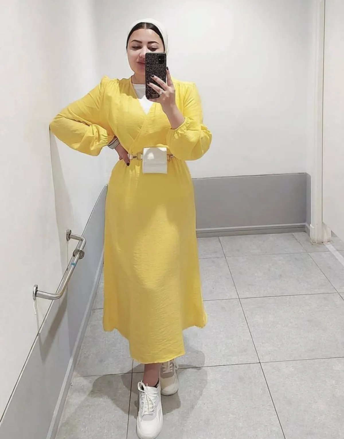 هاجر جمال بفستان باكمام منفوخة