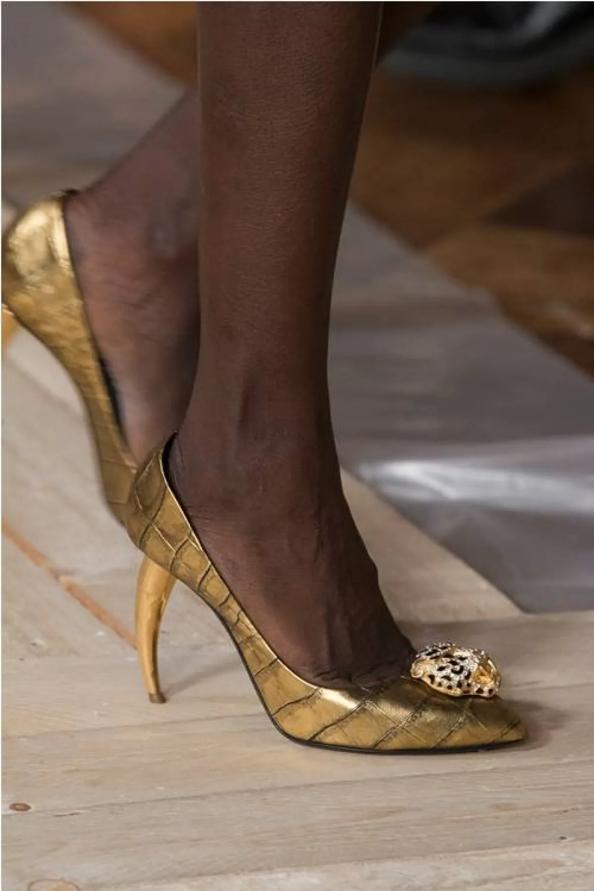 صندل ميتاليك من روبرتو كافالي   Roberto Cavalli