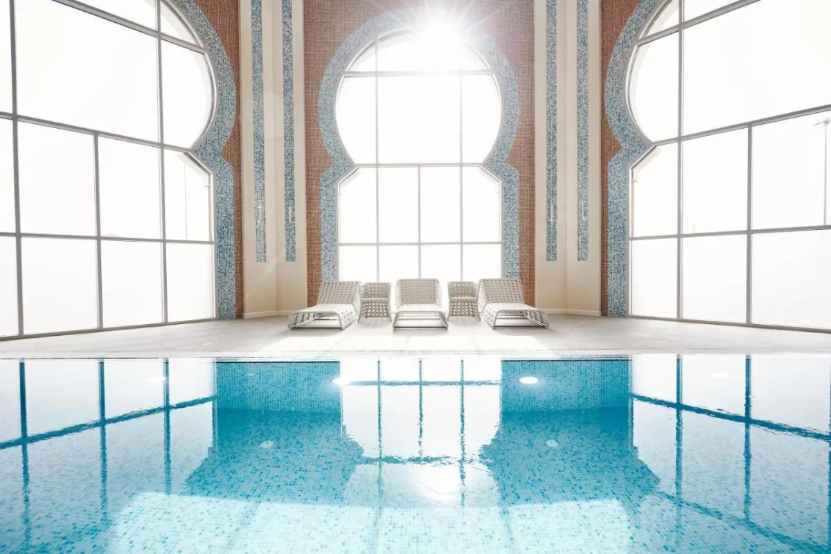 مسبح داخلي في فندق شذا الرياض 