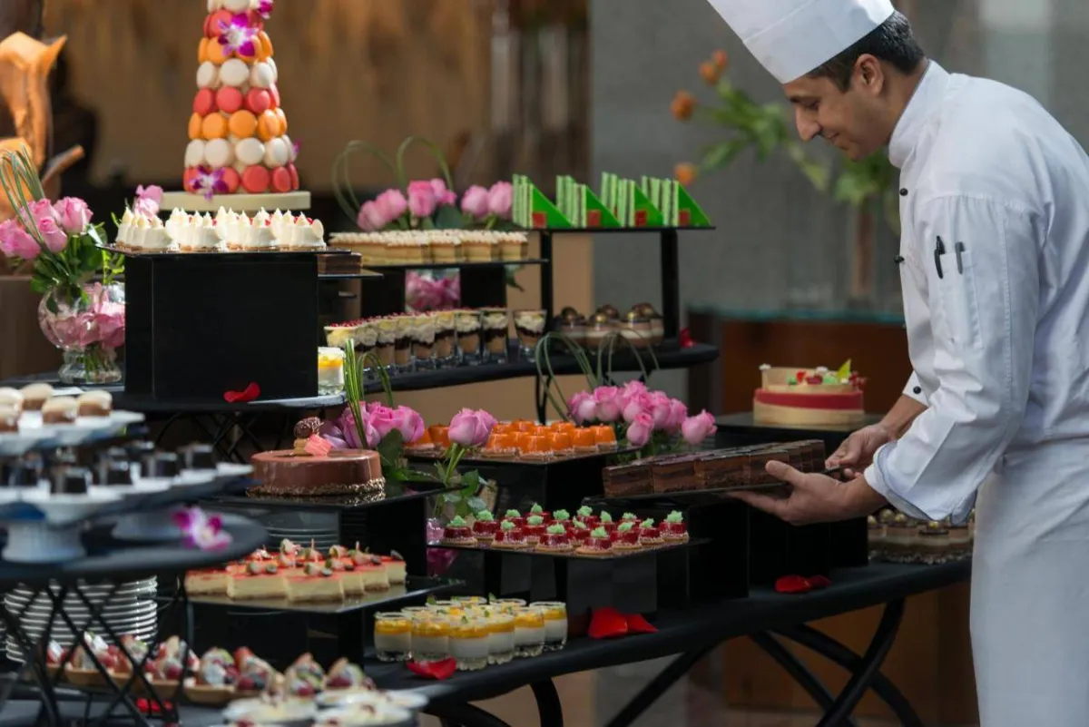 "بوفيه" مفتوح في فندق فورسيزونز الرياض