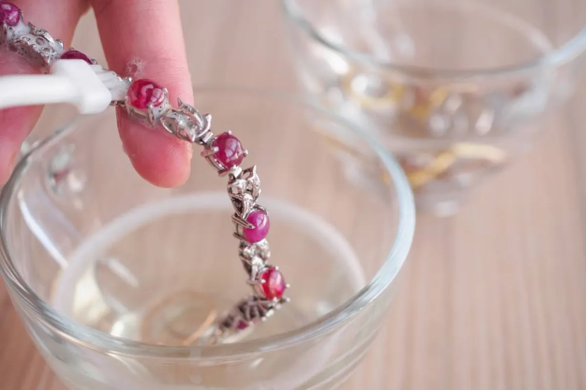 الحلي النسائيّة تتطلّب العناية بها 