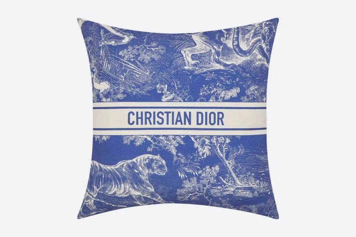 وسادة من "ديور ميزون"