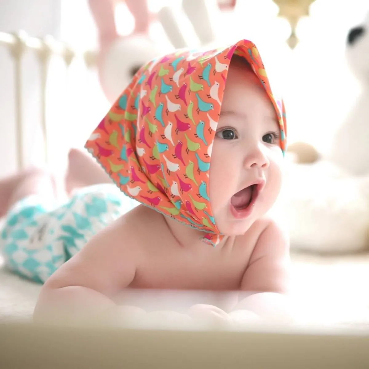 صورة لطفل يبدو مندهشاً