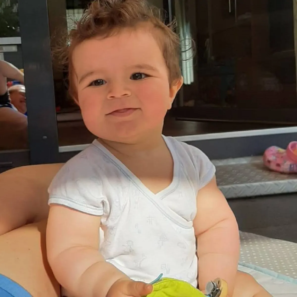 صورة لطفل يبتسم