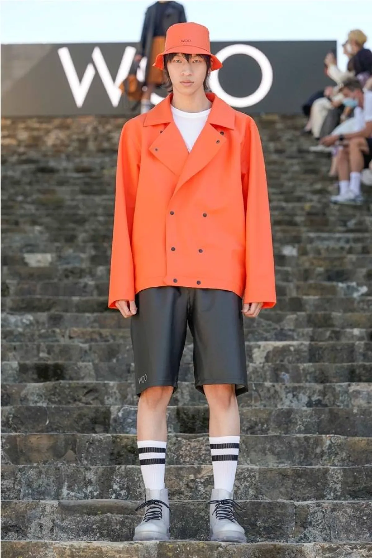 تنسيق اللون البرتقالي للرجال من سوستانيبل ستايل «Sustainable Style»