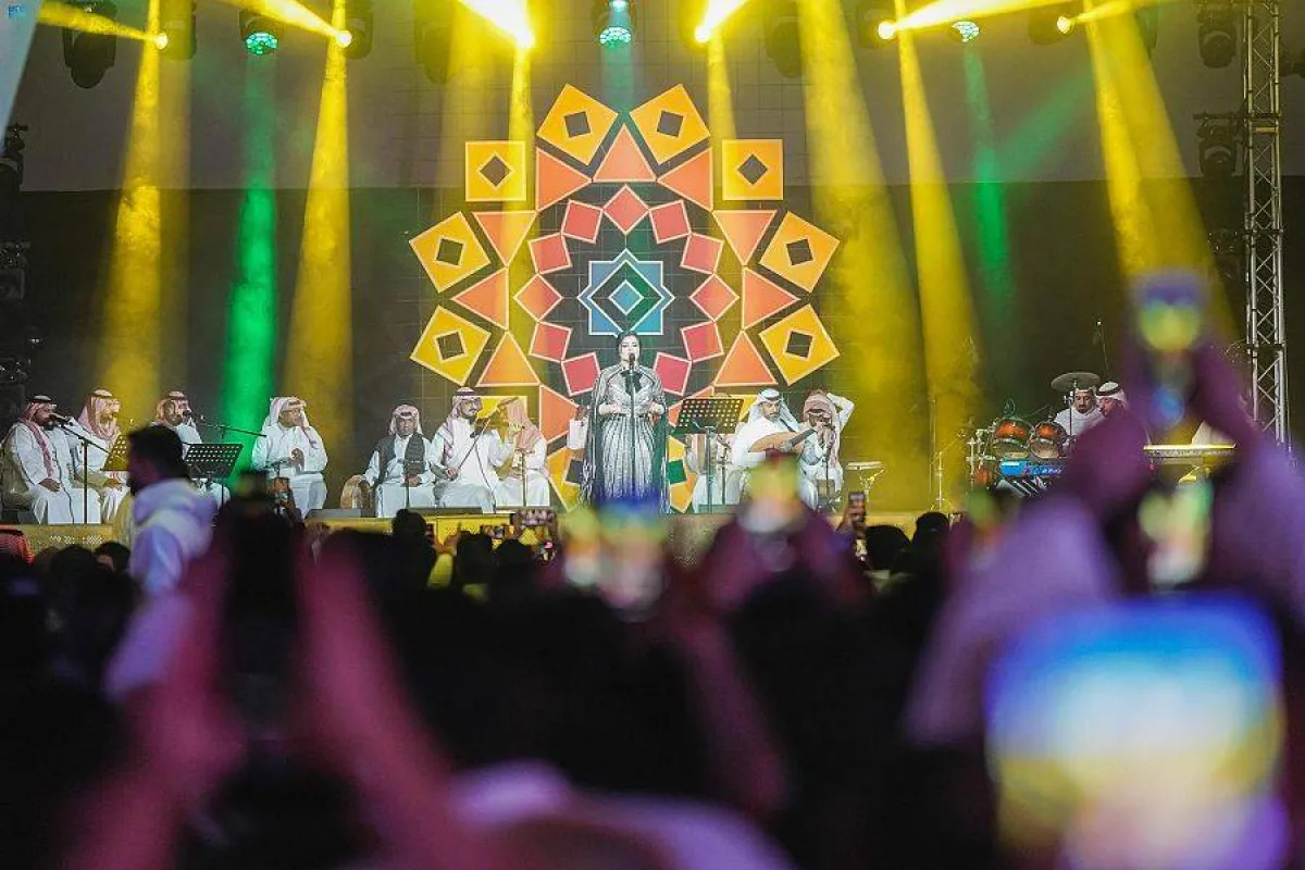 عروض الضوء تستقبل الزوار في صيف أبها 2022 - الصورة من واس