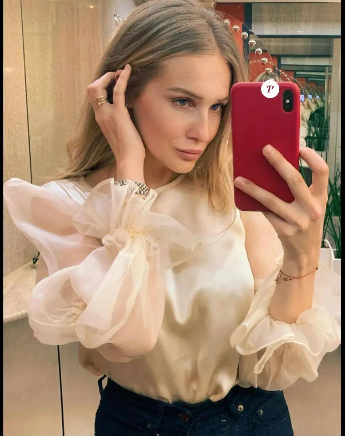 هل  تصبح فيكتوار اول ملكة جمال فرنسا وهي ام الصورة  رمن موقع purepeople.com