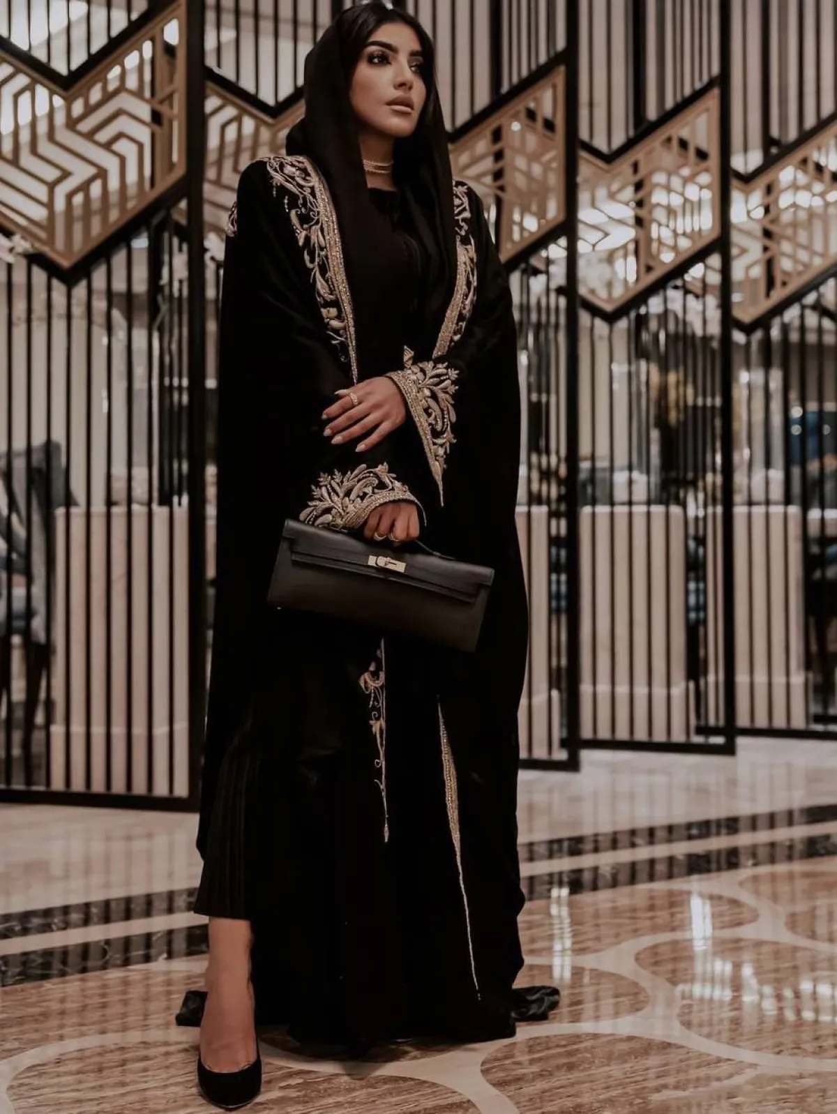 بثينة الرئيسي بعباية البشت