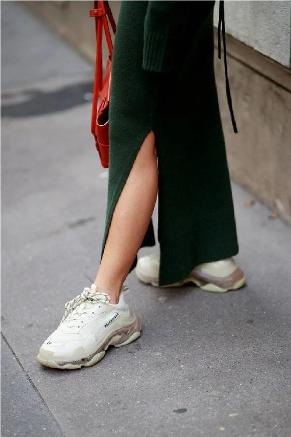 حذاء رياضي باللون الأبيض من باريس ستريت  Paris Street