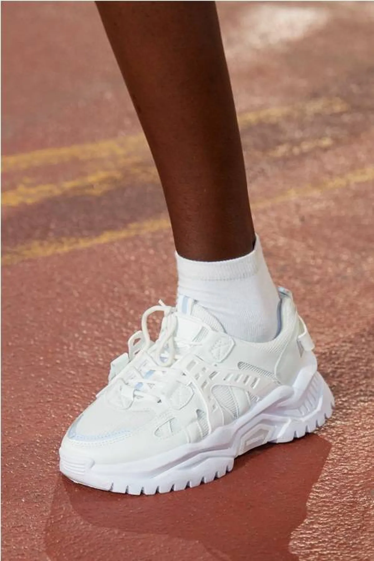 حذاء رياضي باللون الأبيض من مارك فاست  Mark Fast