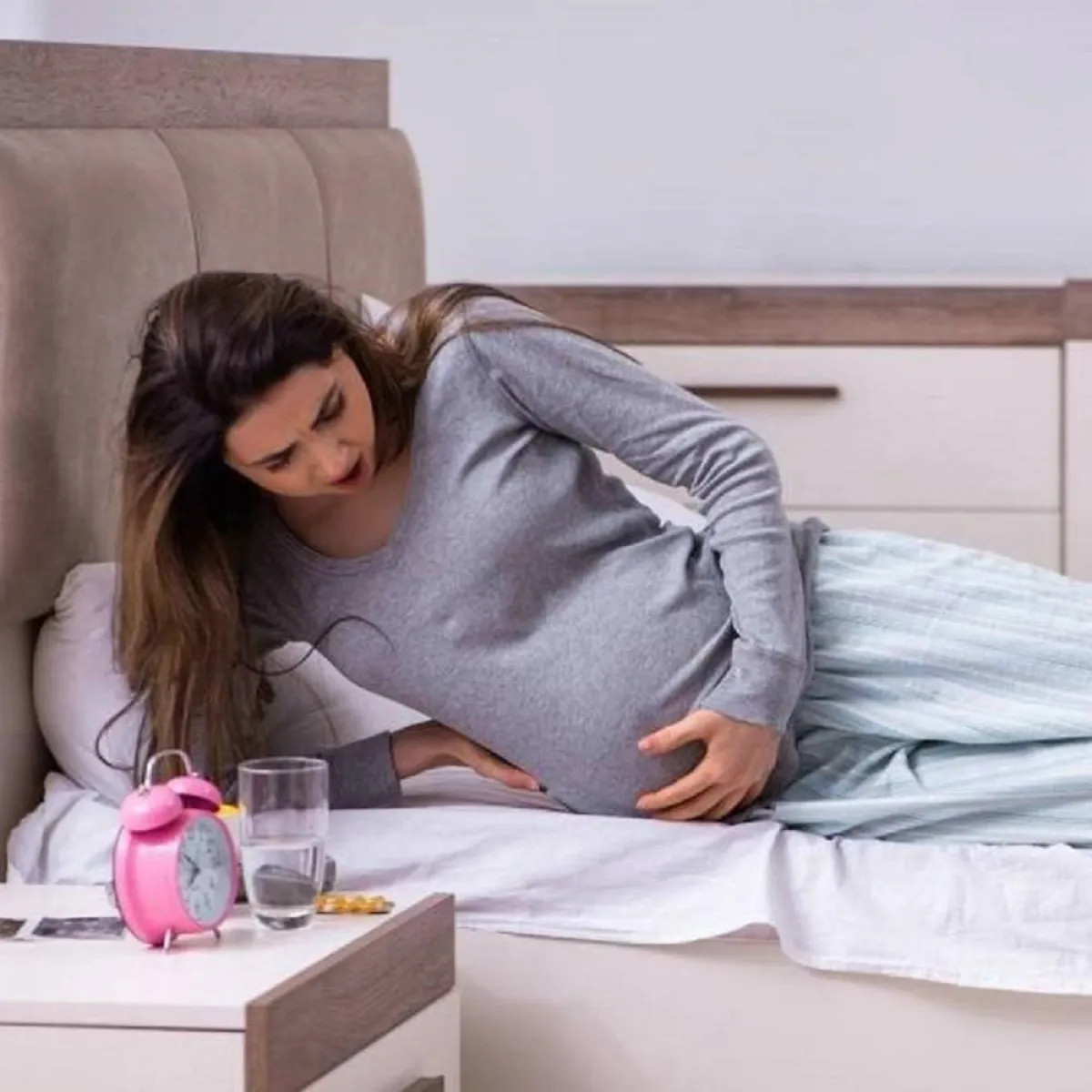 صورة لحامل تتوجع