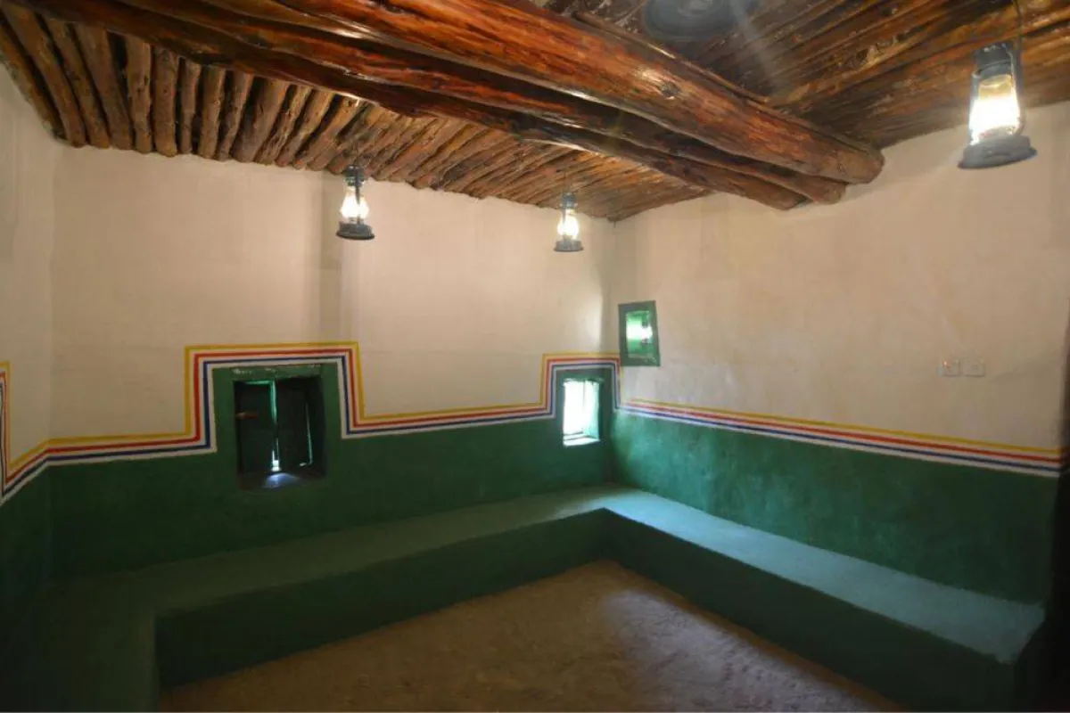  تظهر الصورة  قصور آل أبو سراح من الداخل