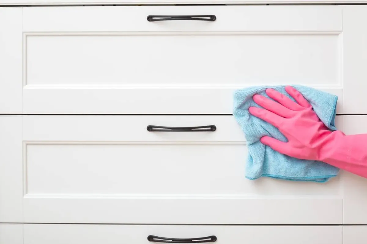 تنظيف الأثاث الخشبي