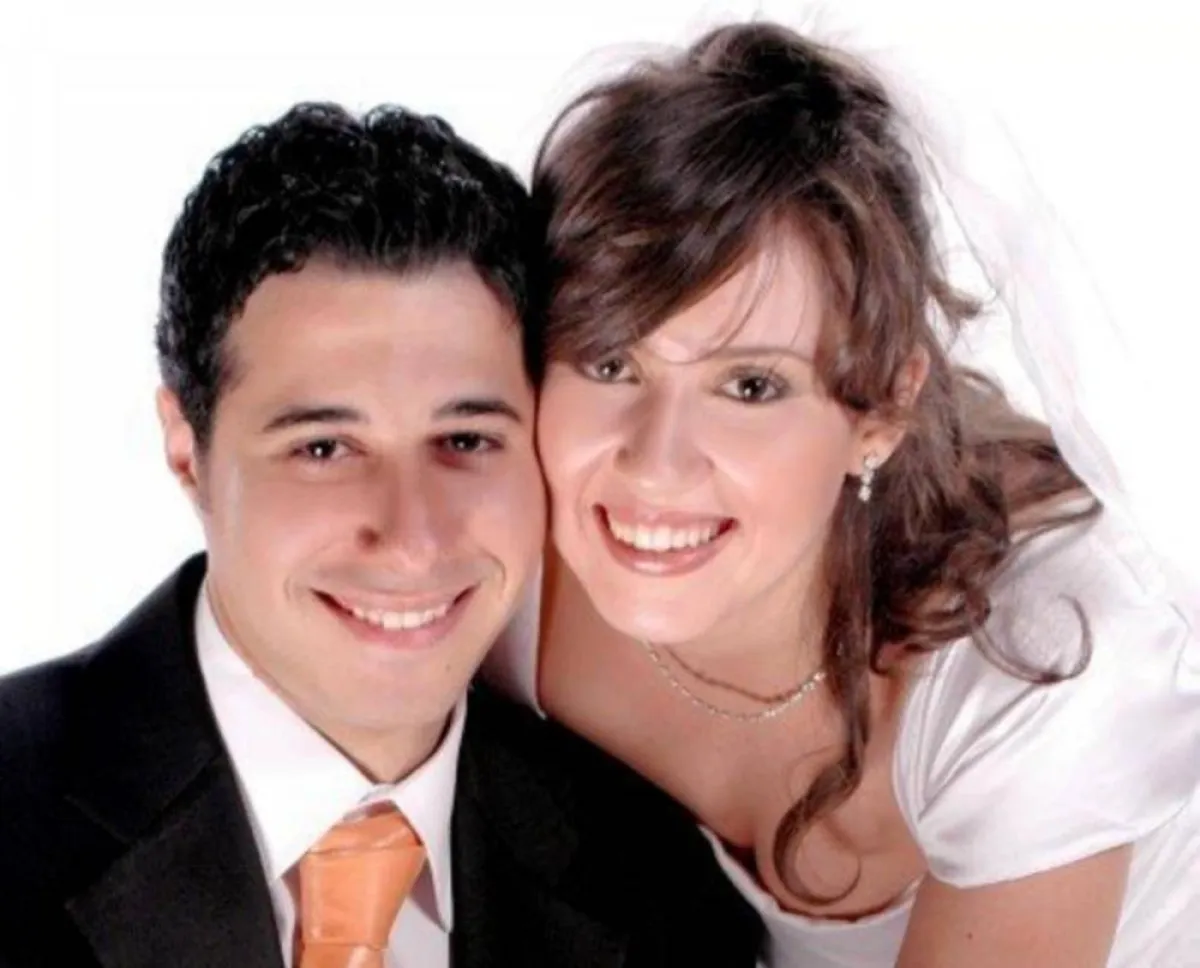 أحمد السعدنى وزوجته الراحلة - الصورة من حسابه على الفيس بوك