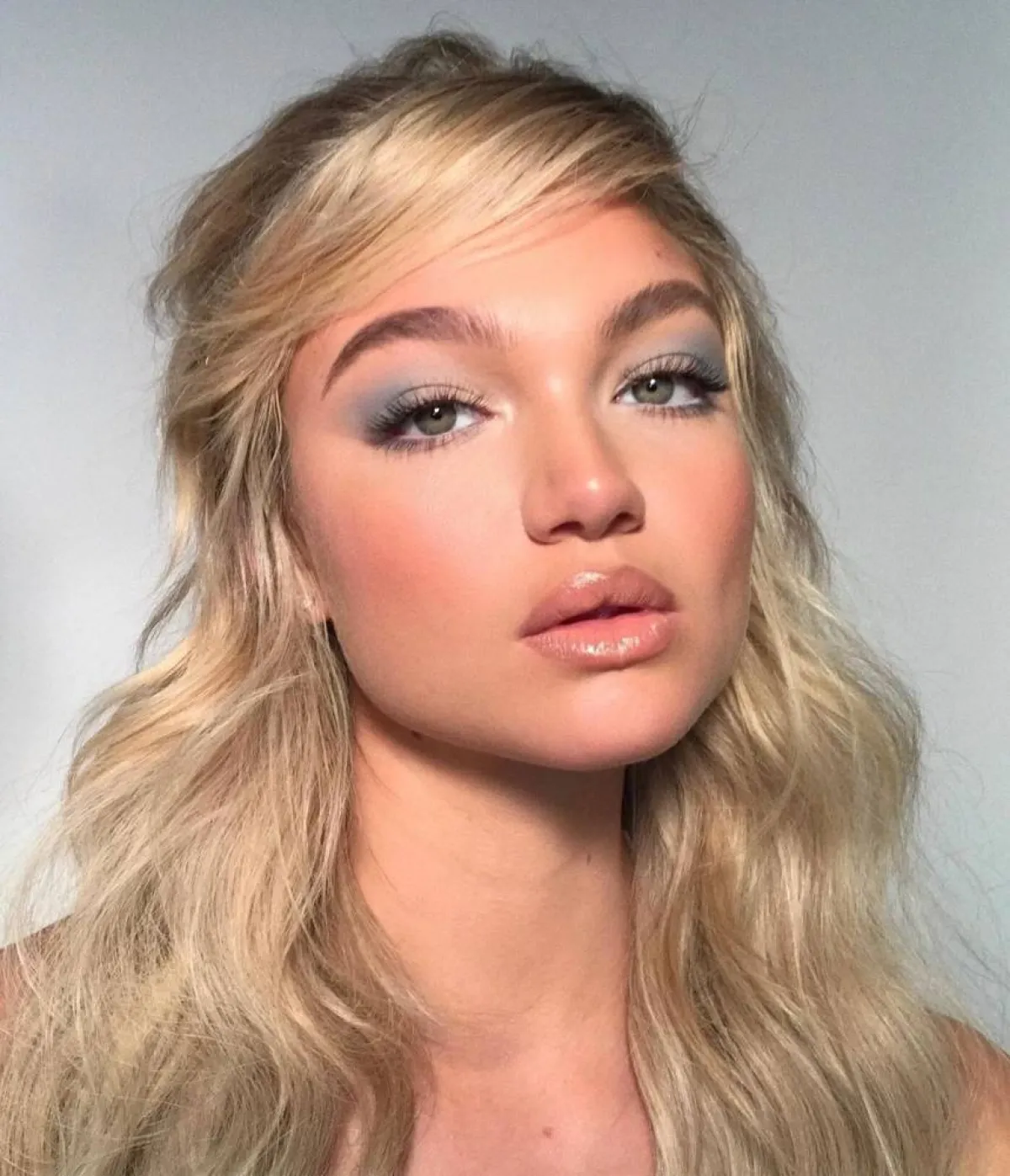 موضة مكياج عيون بألوان البحر