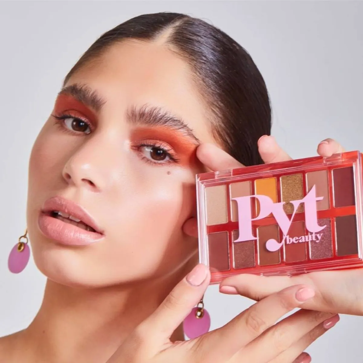 مجموعة ماركات مكياج نباتية