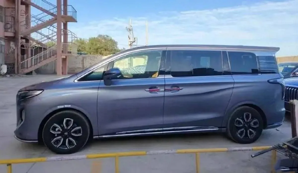 هونشي تنتج HQ9 أول ميني فان فاخرة 