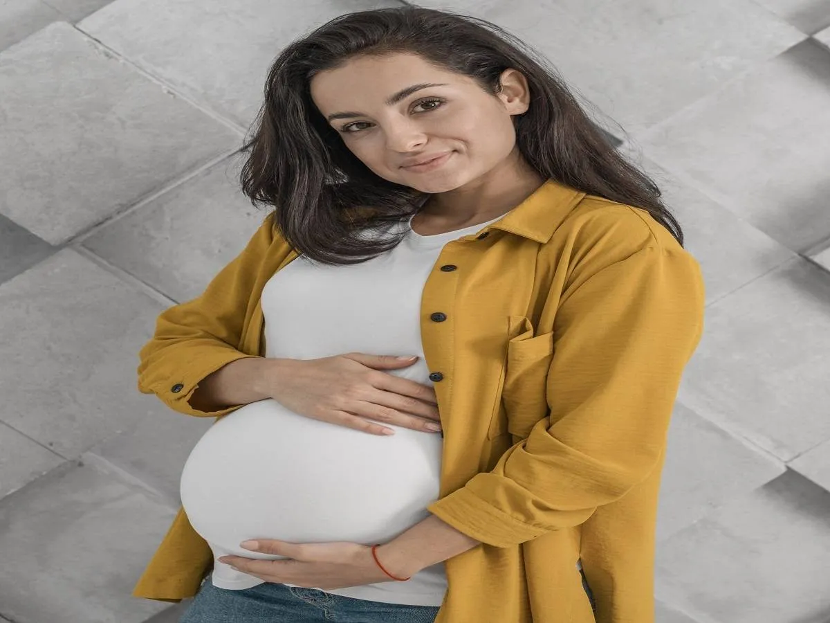 صورة لحامل في الثلث الأول من الحمل