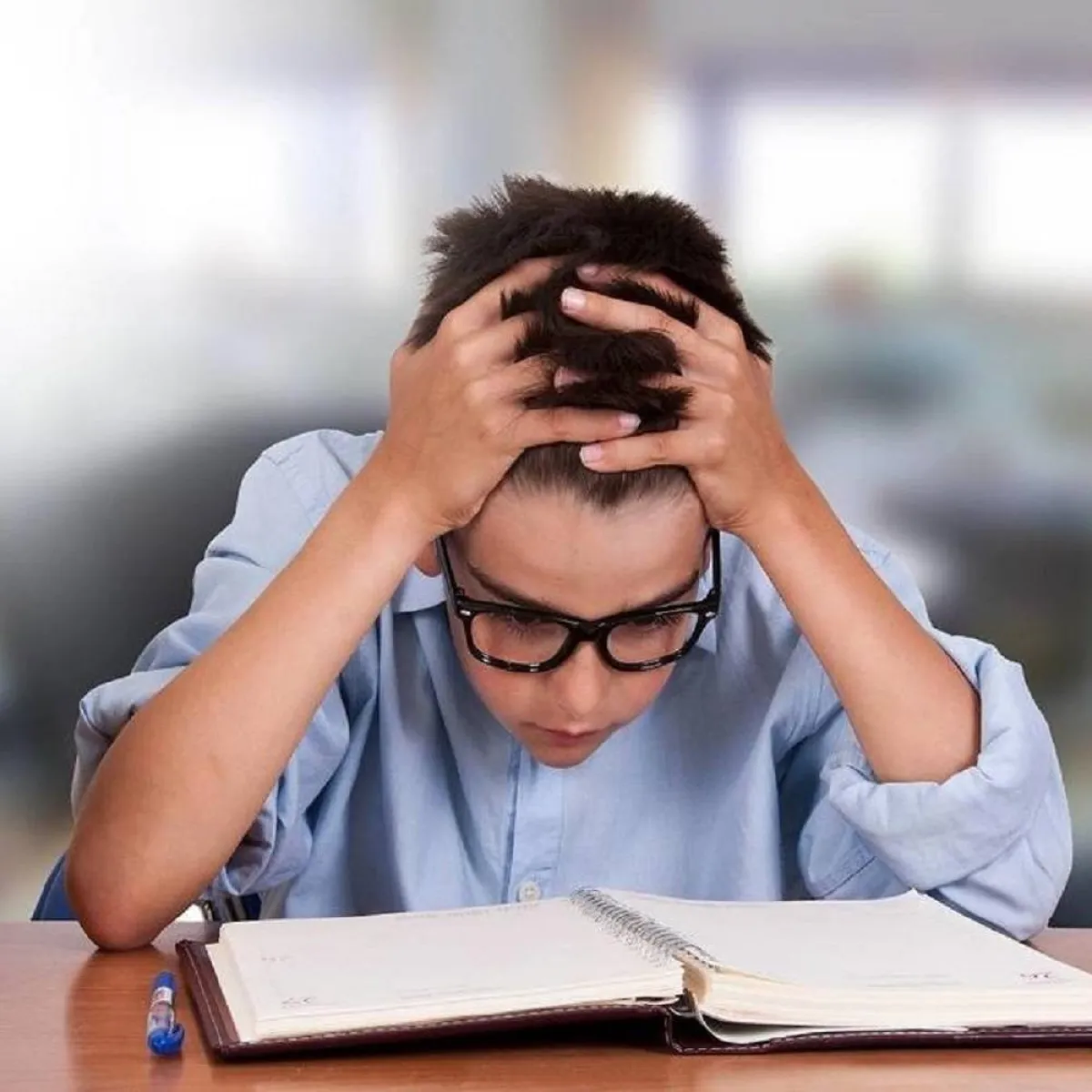 صورة لطفل في ضيق