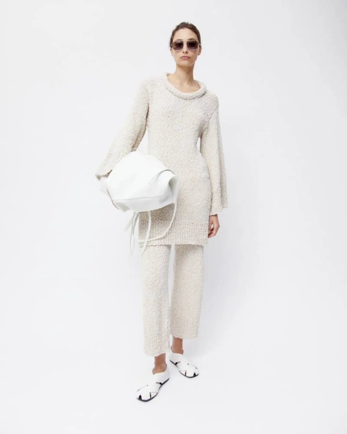 موديلات حقائب باللون الأبيض من عروض ما قبل خريف 2022