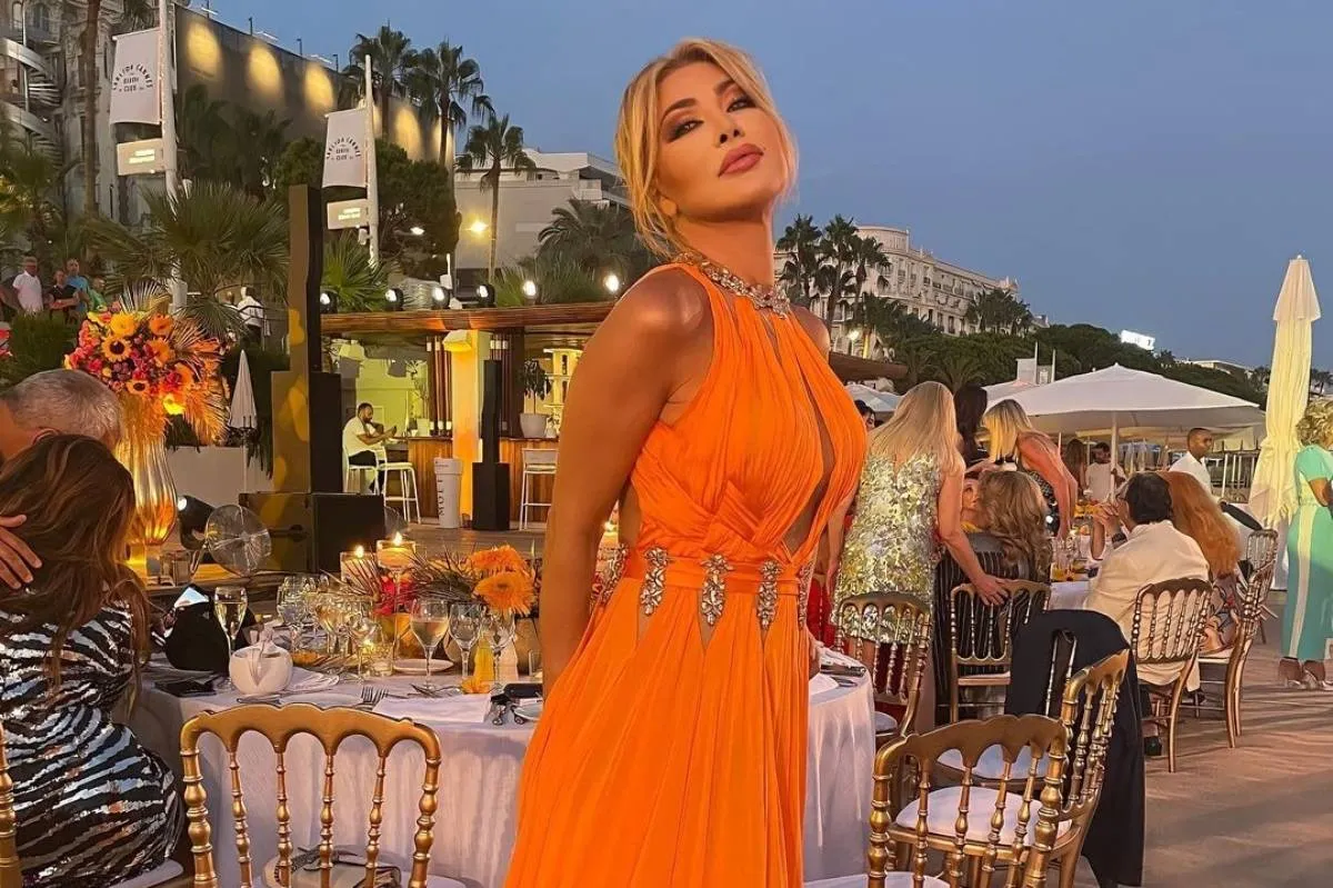 نوال الزغبي باللون البرتقالي- الصورة من حساب النجمة على إنستغرام