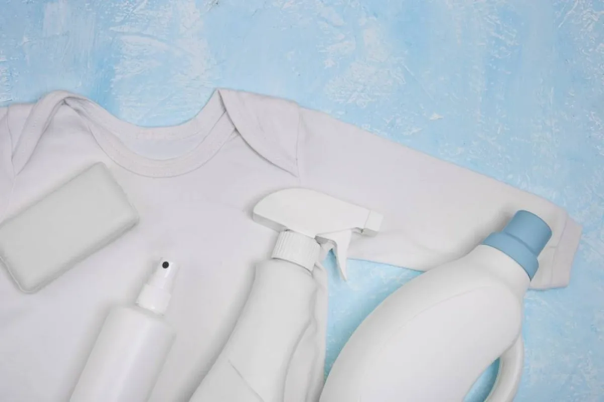 العناية بالملابس البيض 