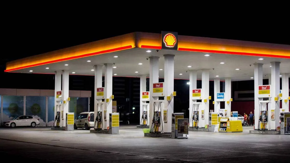 أفضل وقت لملء سيارتك بالبنزين، في الصيف