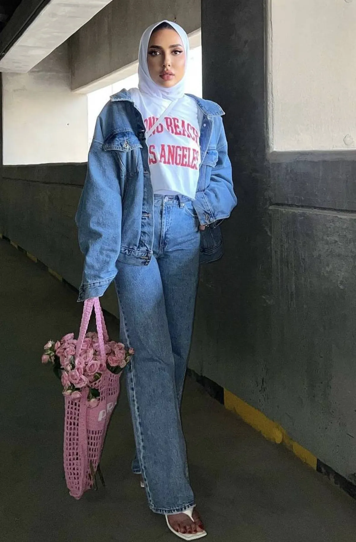 عايشة عقيل بالجينز