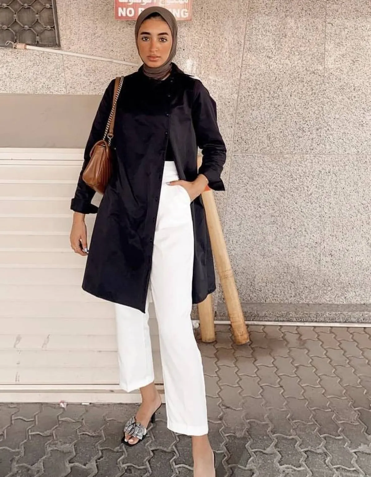 حصة الخطاف بالازياء الحيادية