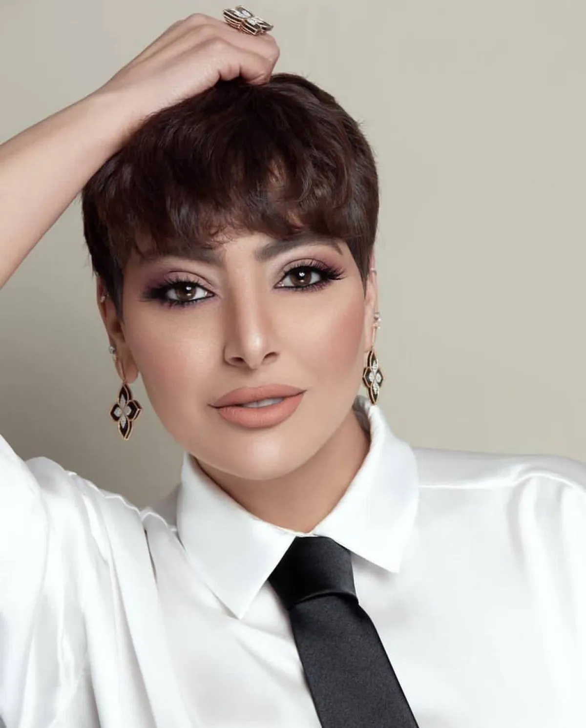 فاطمة الصفي بأقراط الزهور