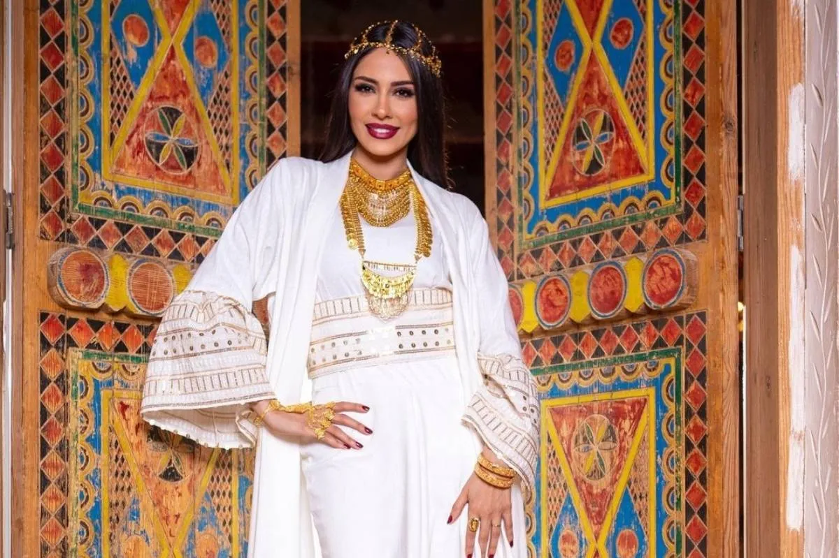 موديلات عبايات مطرّزة