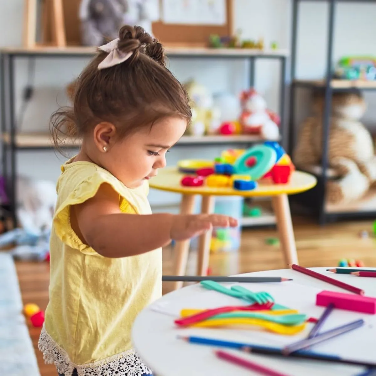 صورة لطفلة بالحضانة