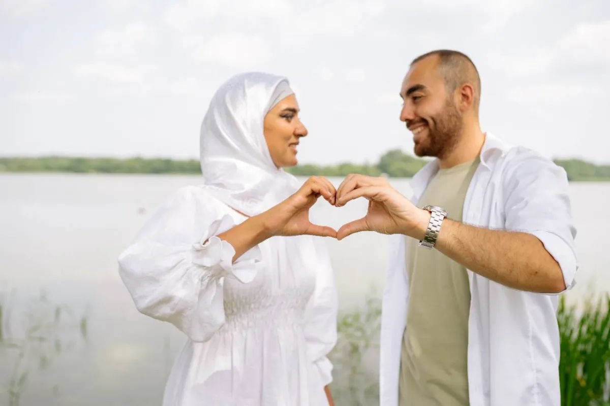 علامات حب الرجل للمرأة