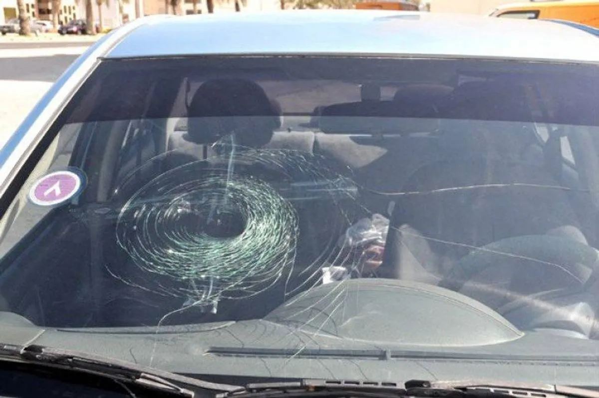 أسباب تشقق الزجاج الأمامي للسيارة