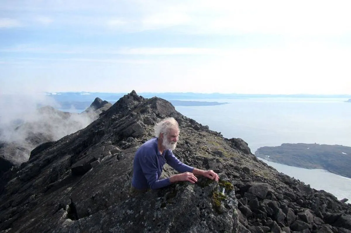 عمره 80 عاماً يتسلق 282 جبلاً بإسكتلندا في 1200 يوم ويحفر اسمه في موسوعة جينيس