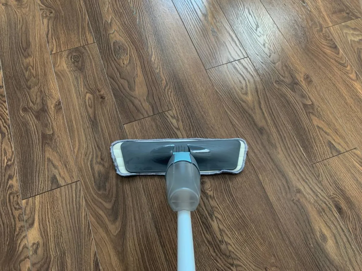 أرضيّة ملبسة بالخشب الطبيعي