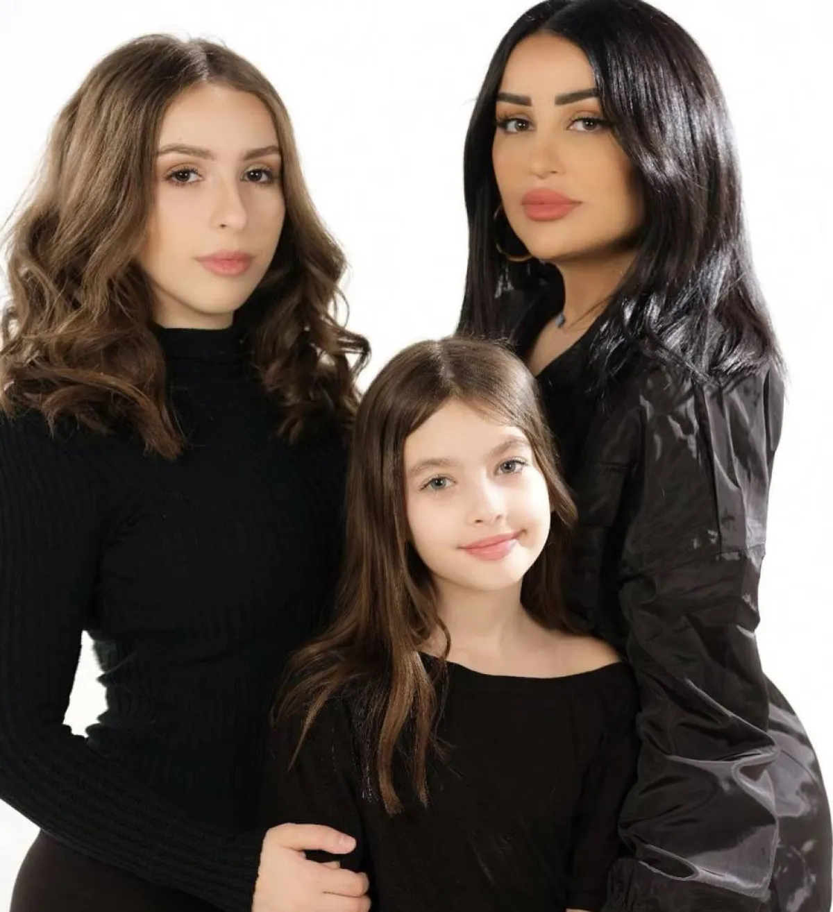 لينا الهاني وابنتيها - الصورة من حسابها في إنستقرام