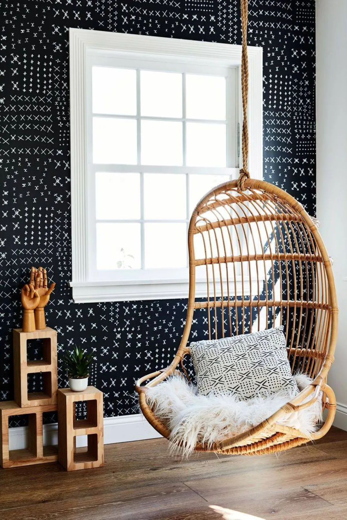 لون غير معهود لورق الجدران في الغرفة