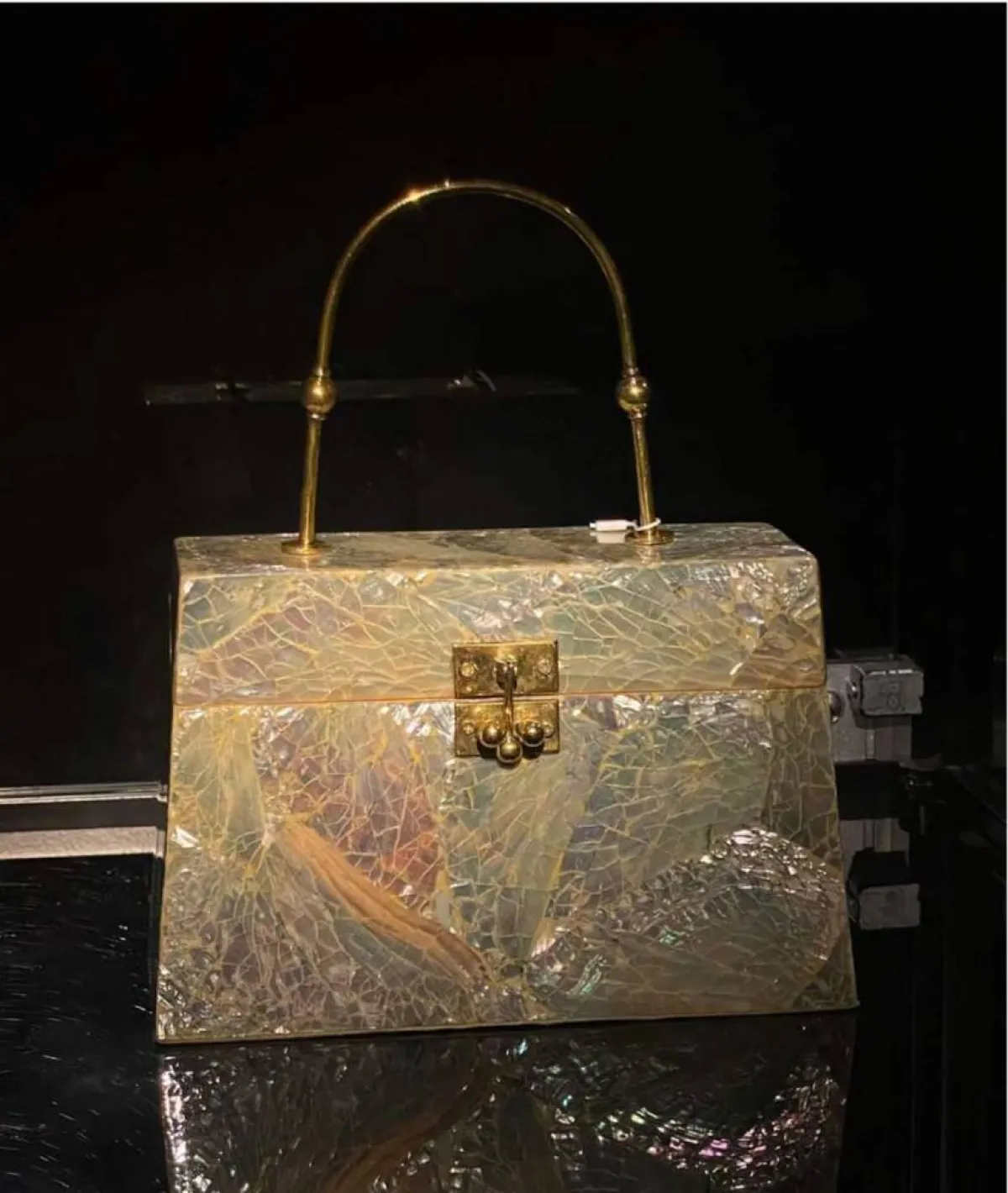  حقيبة الصدف من تصميم سجى اليوسف