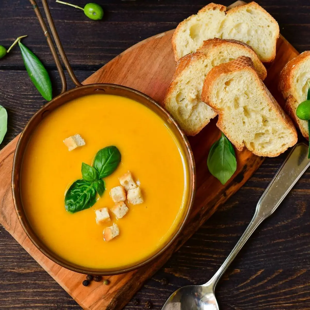 صورة لوجبة تضم الخبز