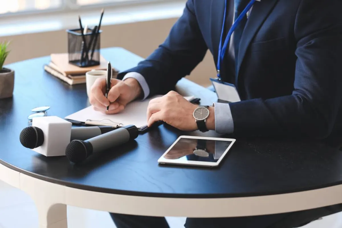 مقدّم اللقاء قبل الحلقة التلفزيونيّة 