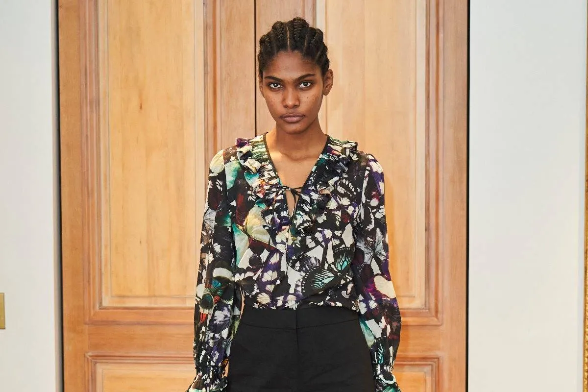 موديلات قمصان ملوّنة