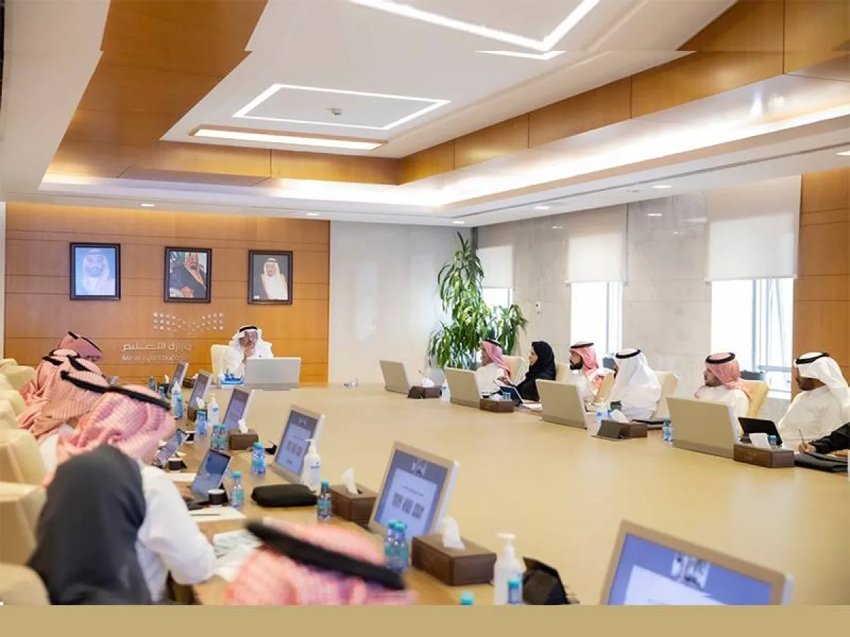 وزير التعليم يجتمع بقيادات إدارات وقطاع التعليم العام لاستعراض جاهزية الإدارات والمدارس لاستقبال العام الدراسي الجديد